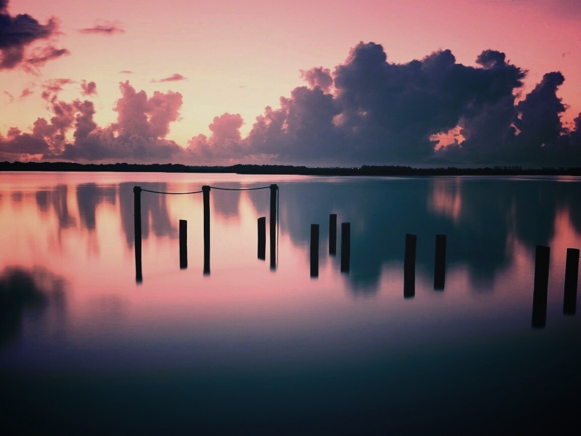 Остров вдалеке обои