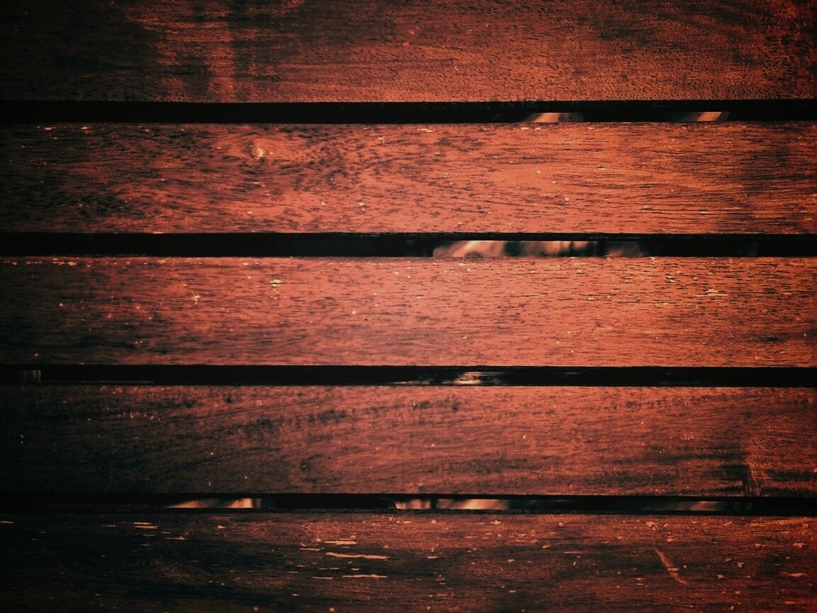 Щели между досок обои