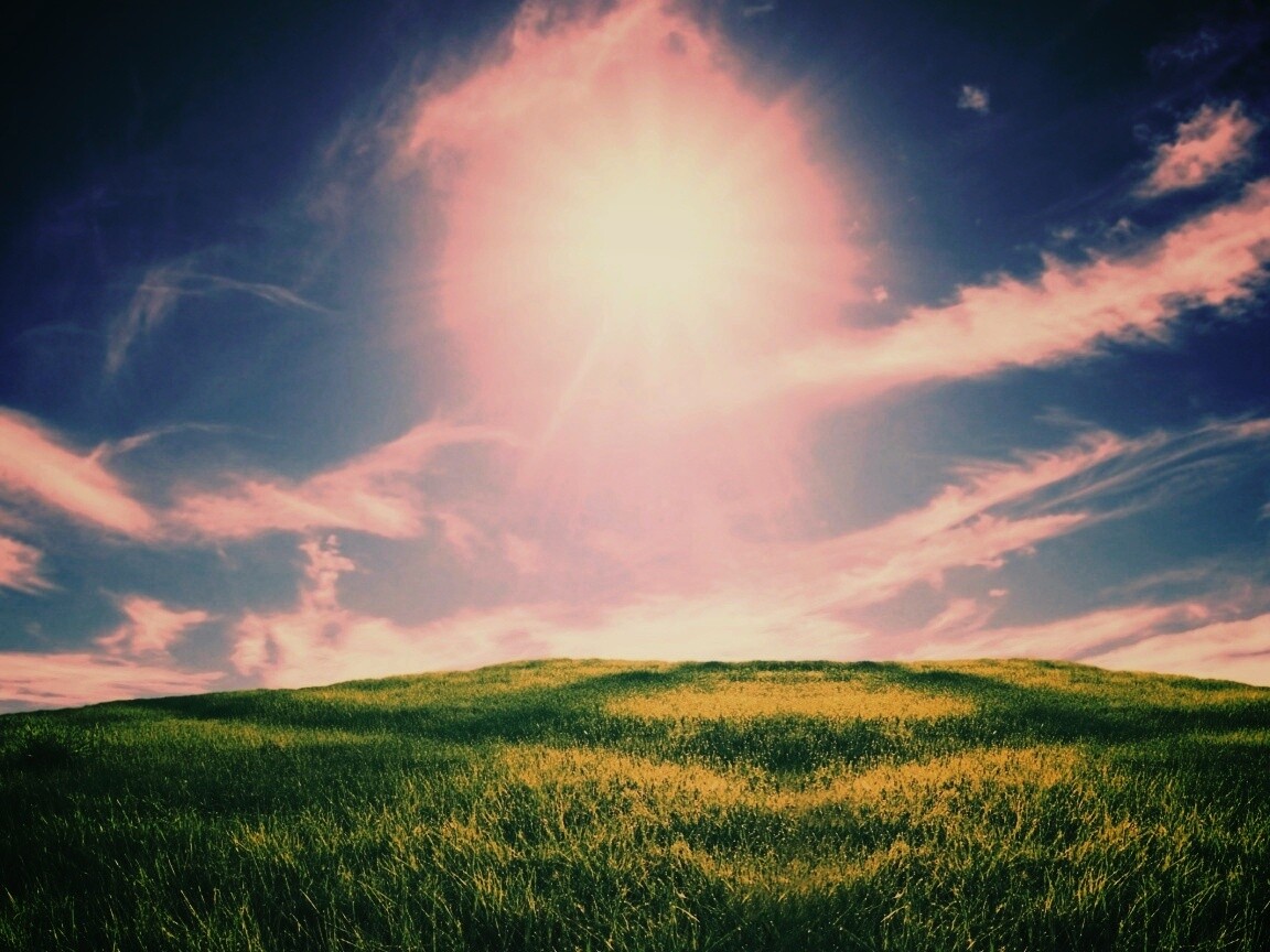 Солнце над холмом обои