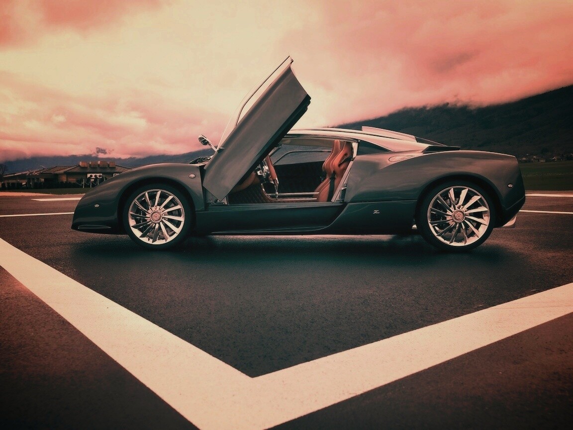 Spyker C12 на аэродроме обои