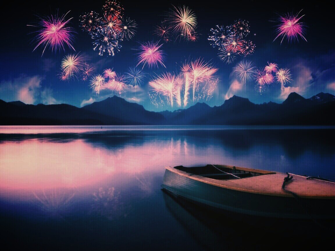 Фейрверк над озером обои