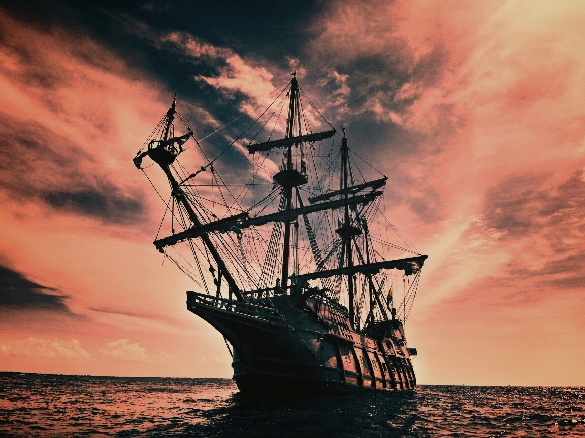 Галеон в море обои