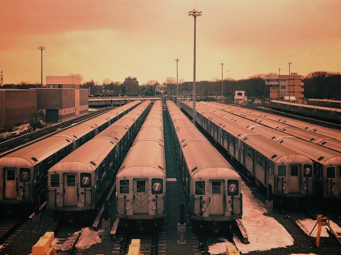 Вагоны метро на стоянке обои