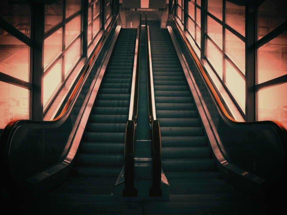 Эскалаторы снизу обои