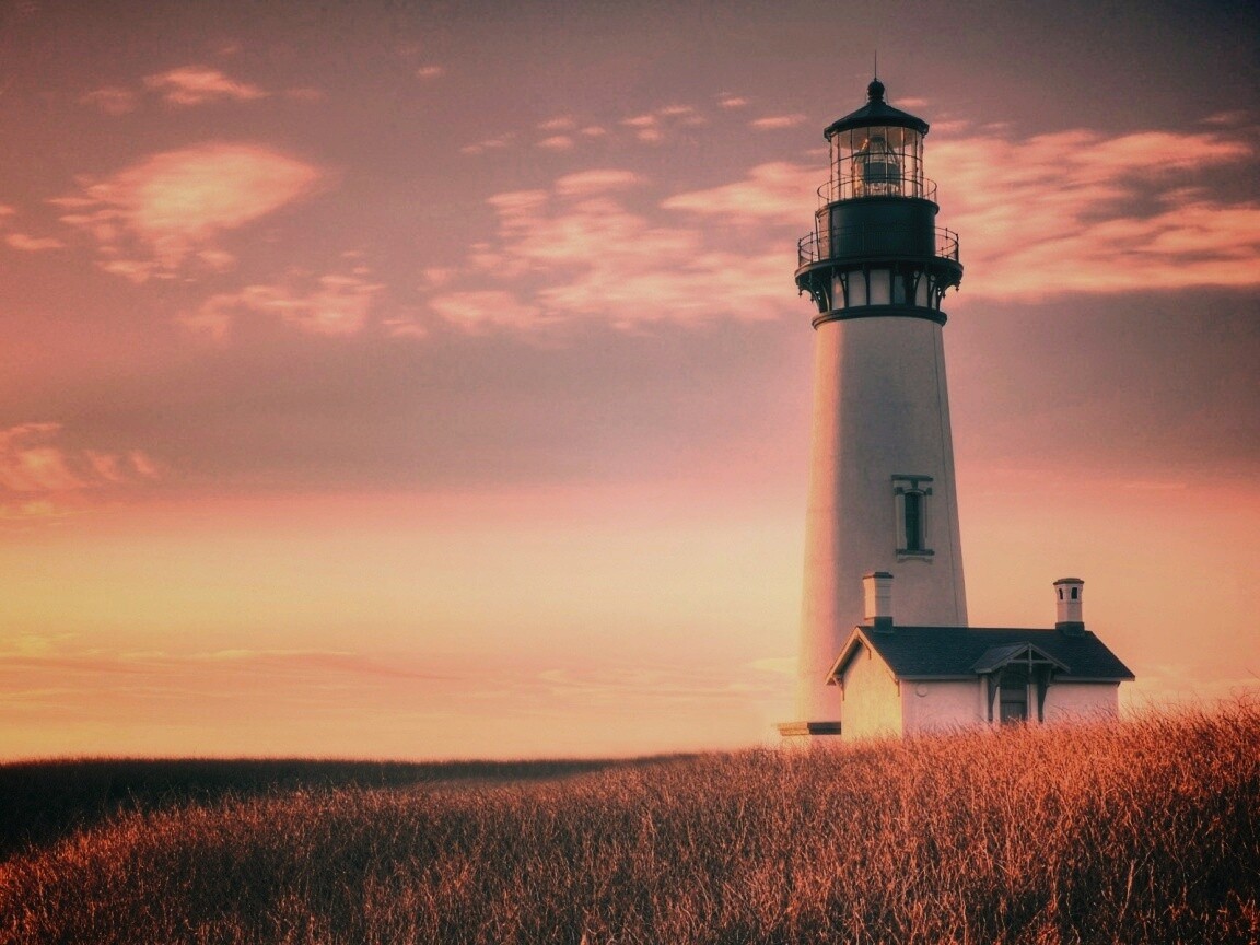 Маяк в поле обои