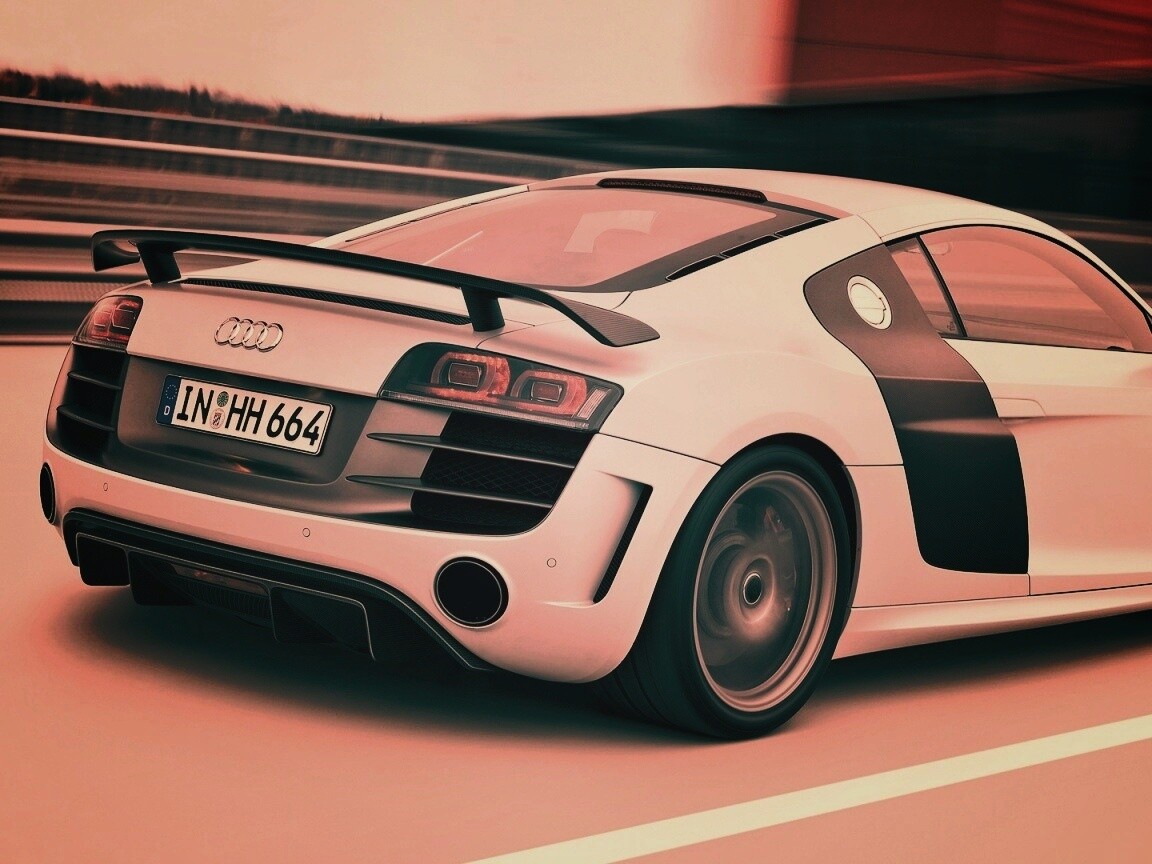 Audi R8 на скоростной трассе обои