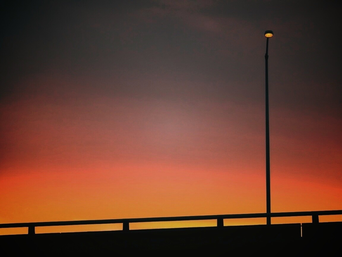 Одинокий фонарь обои