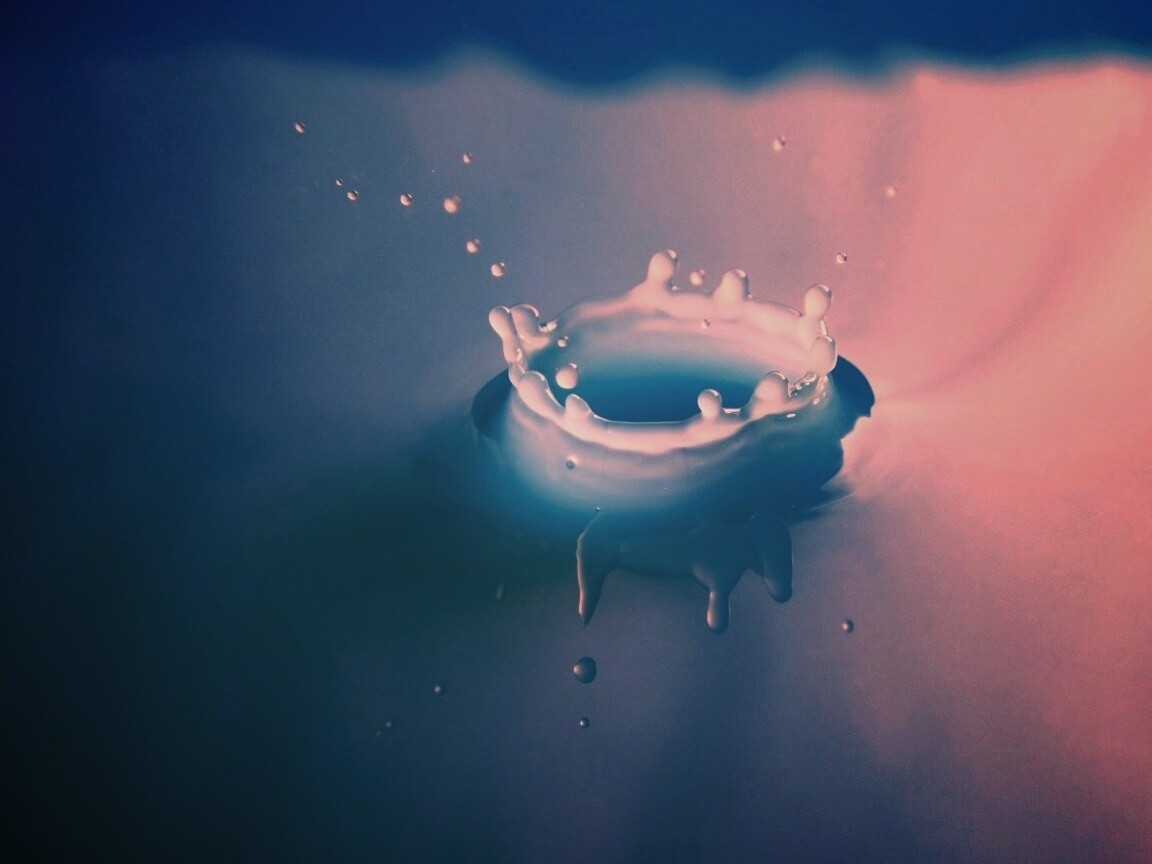 Синий всплеск воды обои