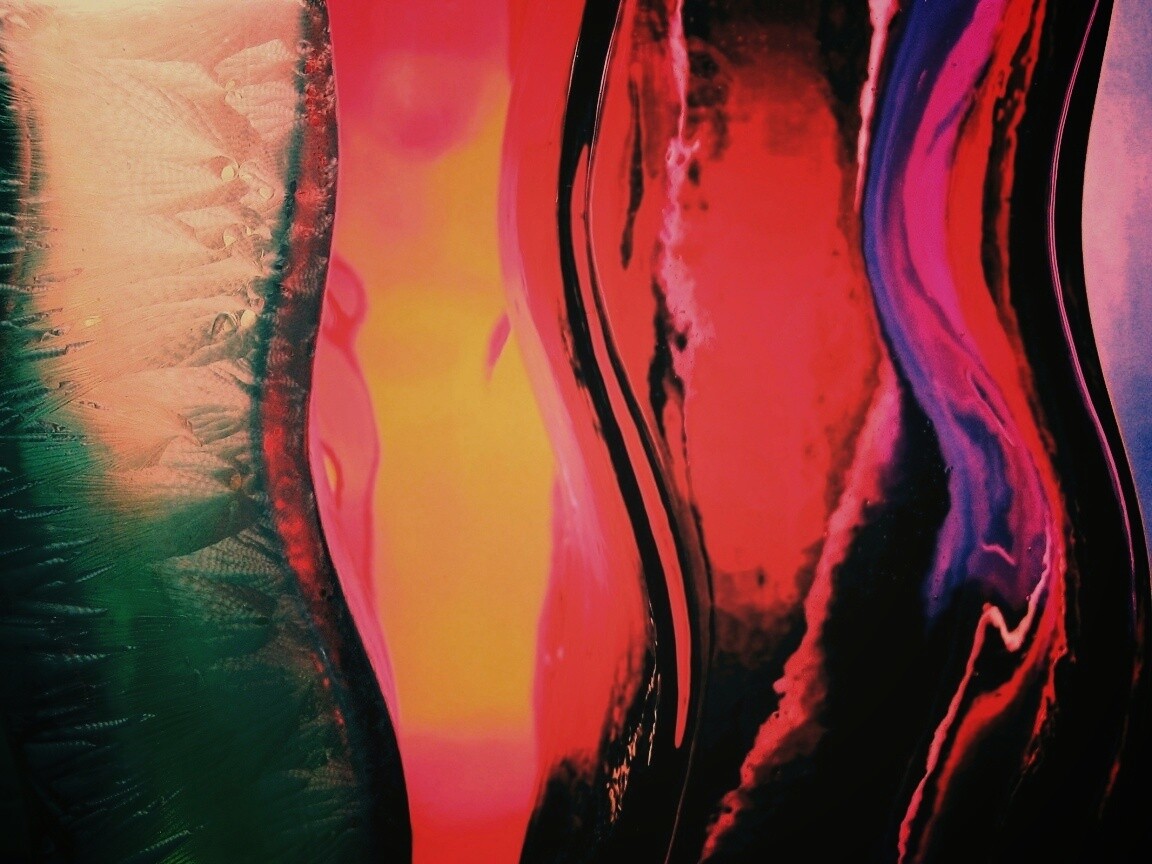 Цветные линии на стекле обои