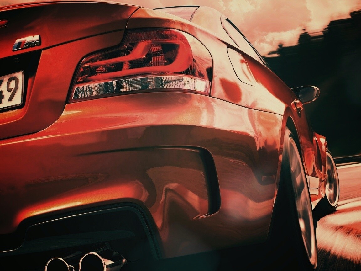 BMW входит в поворот на треке обои