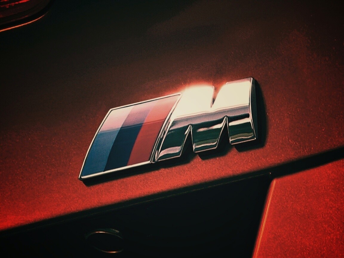 Логотип BMW M1 Series обои