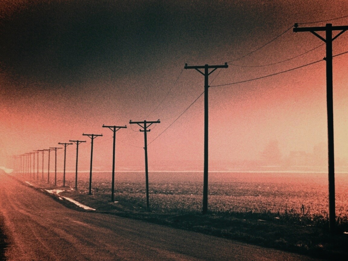 Столбы вдоль дороги обои