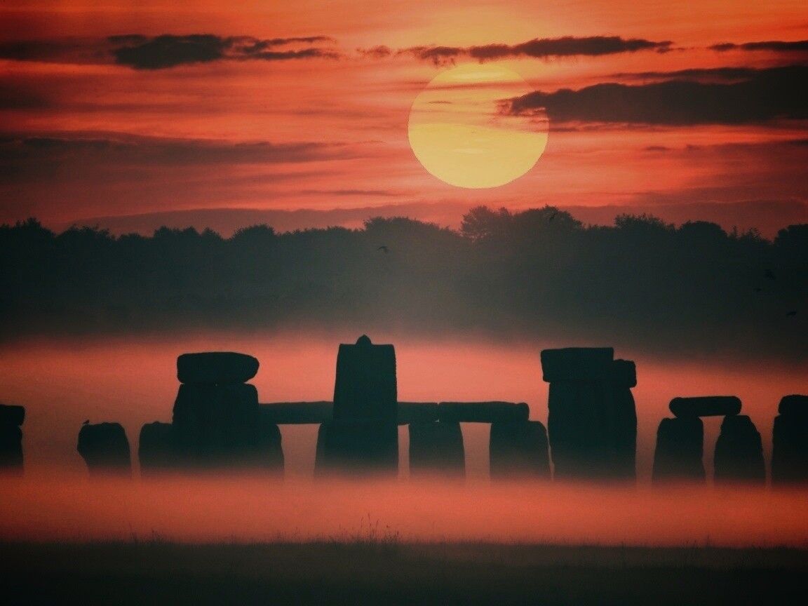 Стоунхэндж в утреннем тумане обои