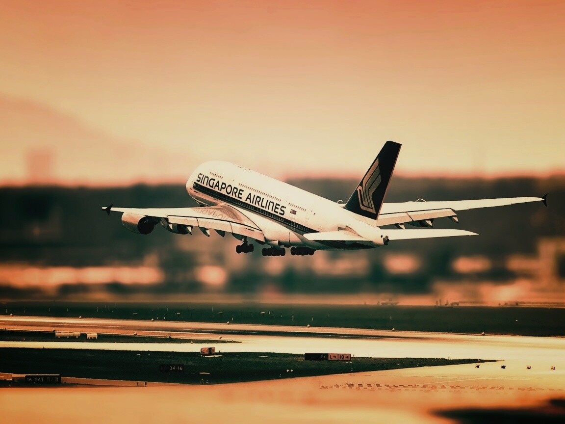 Взлет гражданского самолета обои