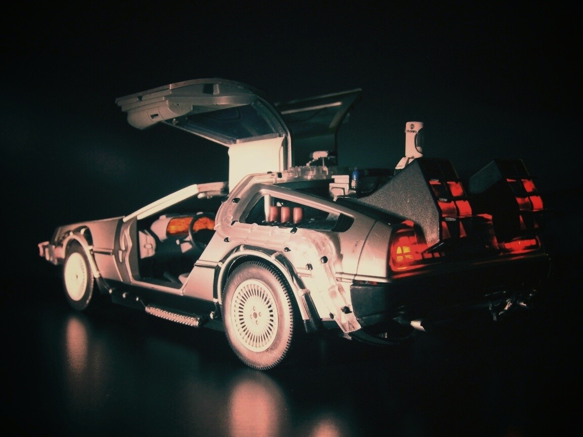 Фигурка делореана обои