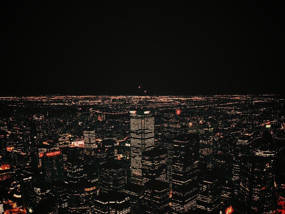 Вид на здания ночного города обои