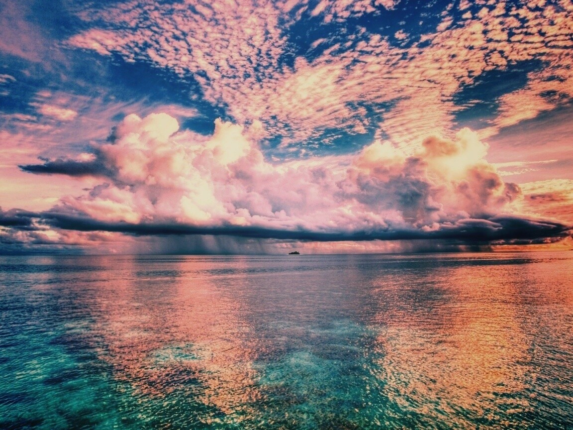 Тучи над морем обои