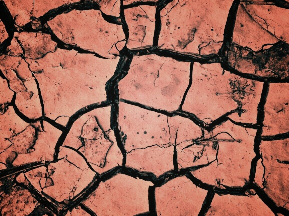 Сухая растрескавшаяся глина обои