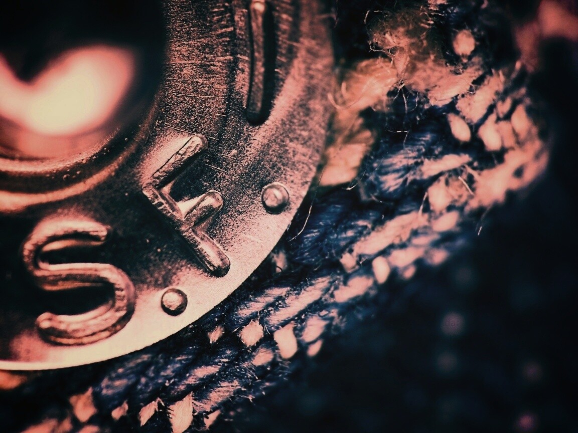 Заклепка на джинсах в макро обои