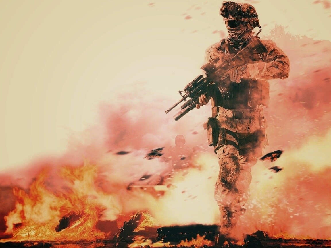 Солдат на фоне огня обои