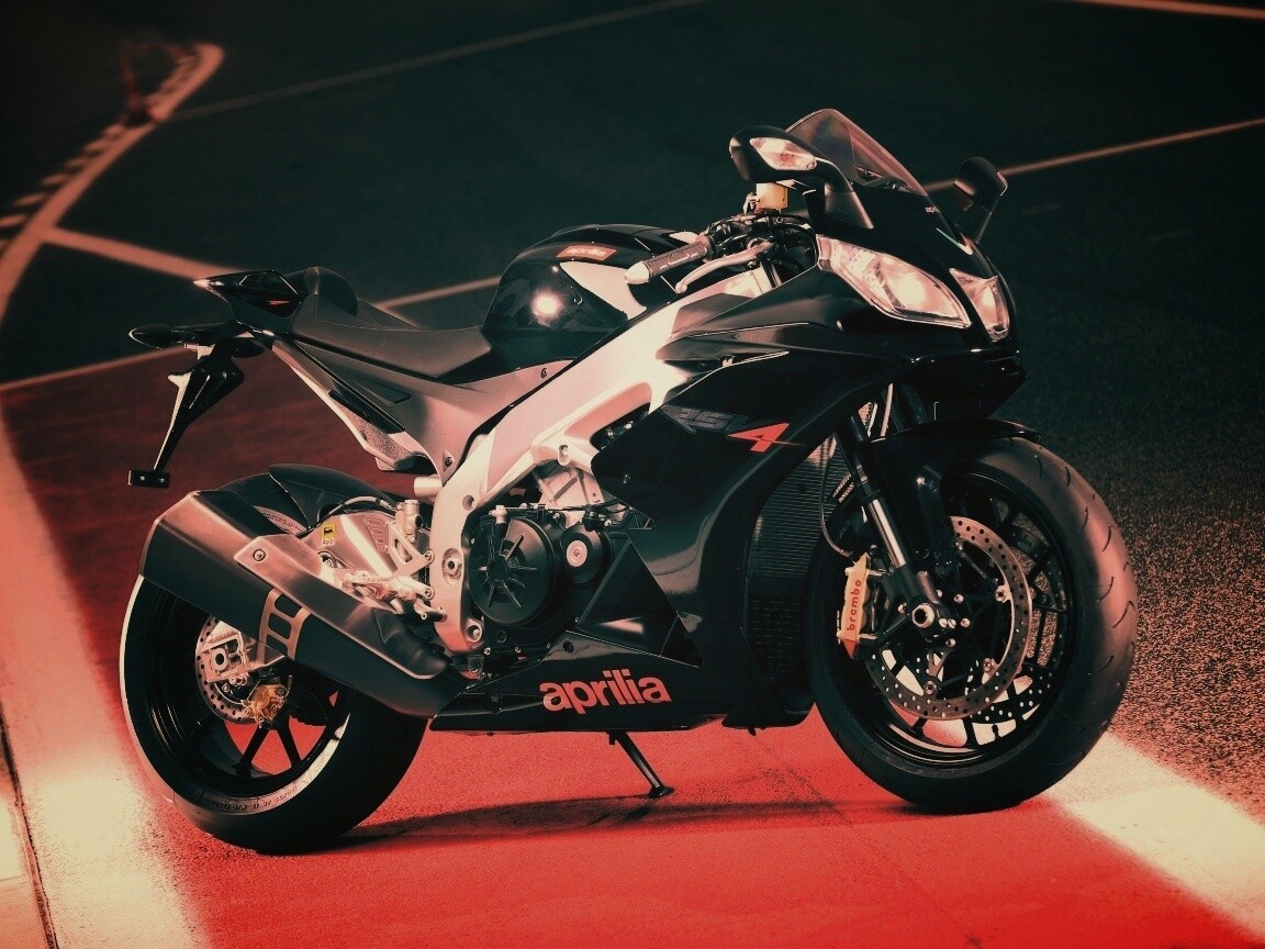 Aprilia на треке обои