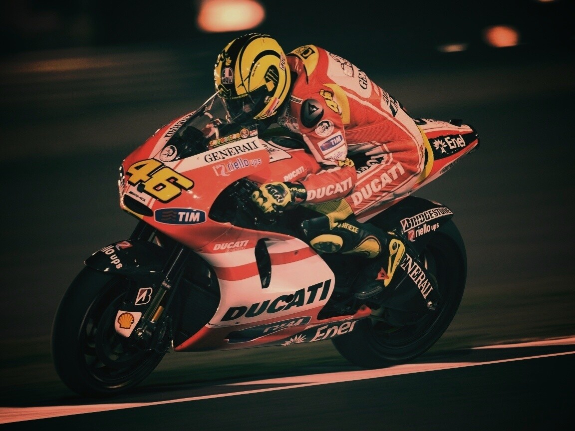 Мотоциклист на треке обои