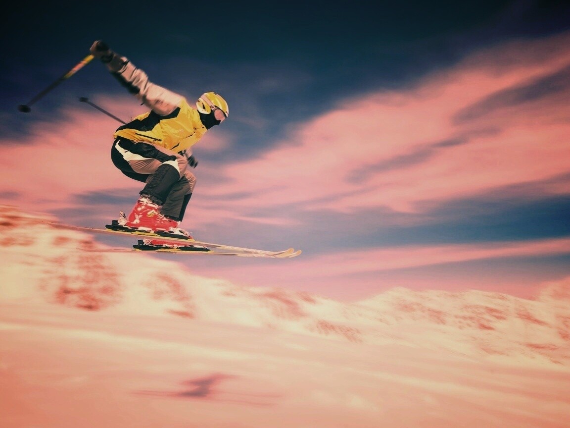 Лыжник в прыжке обои