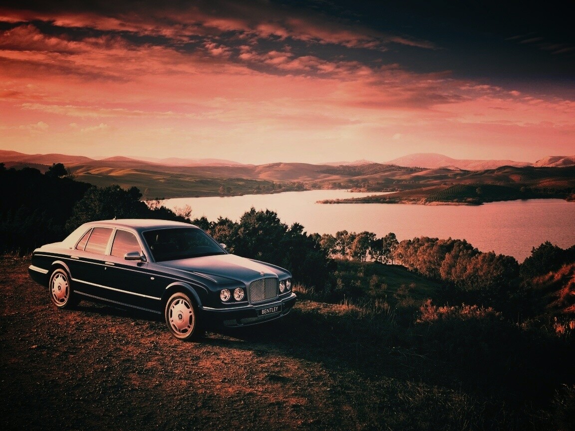 Бентли у озера обои