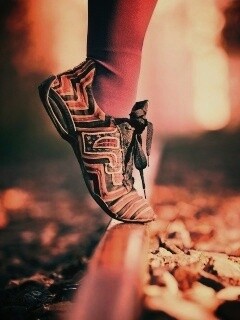 Разноцветные кроссовки обои