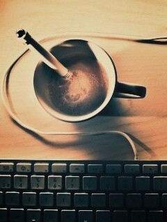 Ручка в кофе обои