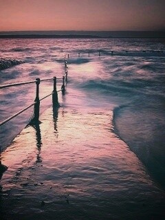 Пирс уходящий в море обои