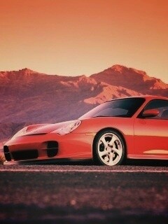 Красный Порше на фоне гор обои