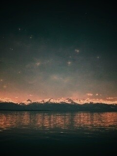 Горы за морем обои