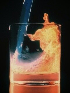 Огонь и вода в стакане обои