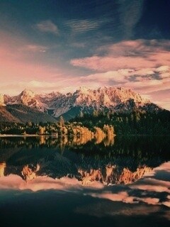 Горы отражаются в озере обои