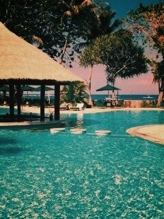 Бассейн отеля обои