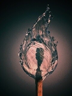 Водяное пламя спички обои