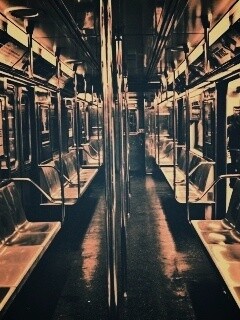 Пустой вагон метро обои