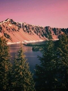 Озеро в кратере обои