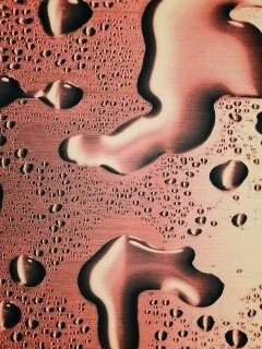 Вода на металлической поверхности обои