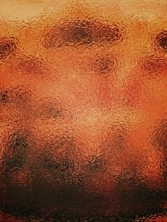 Желтоватое неровное стекло обои