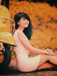 Девушка и мопед обои