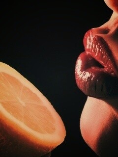 Лимон и губы обои