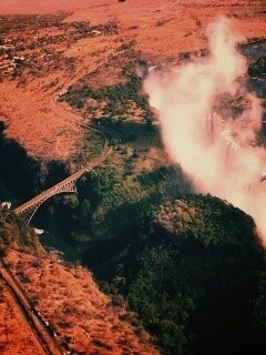 Живописный водопад обои