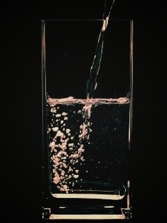 Вода в стакане обои