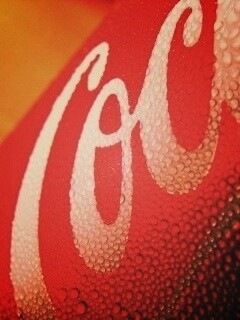 Запотевшая банка Кока-Колы обои