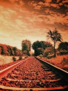 Уходящие в даль рельсы обои