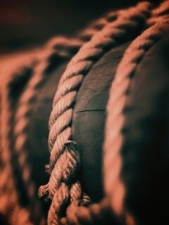 Веревка намотана на мачту обои
