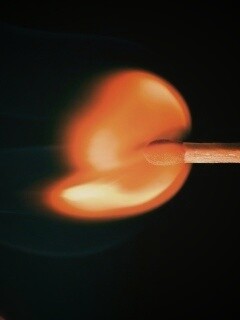 Горящая спичка обои