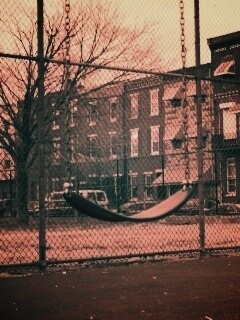 Пустые качели обои